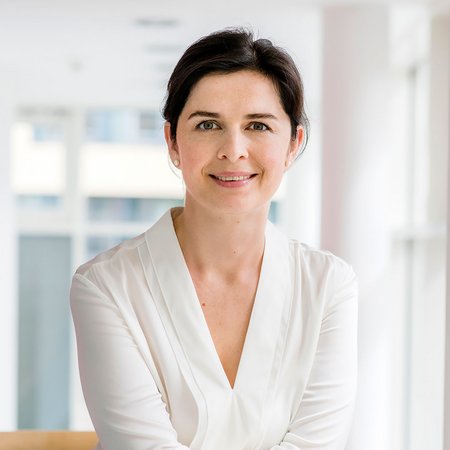 Portraitbild von Dr. Andrea Jánky